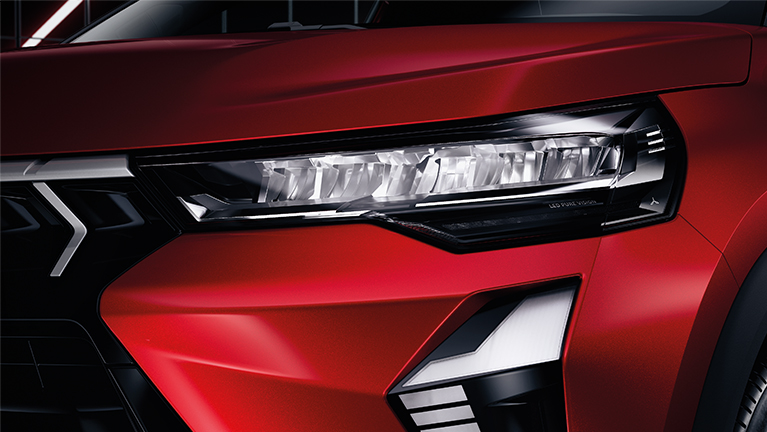 Detailaufnahme des LED-Matrix-Scheinwerfers am Mitsubishi ASX in Rot 